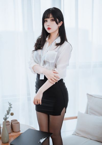 亲切的金子趴在桌子上生猴子-免费追剧手机在线看